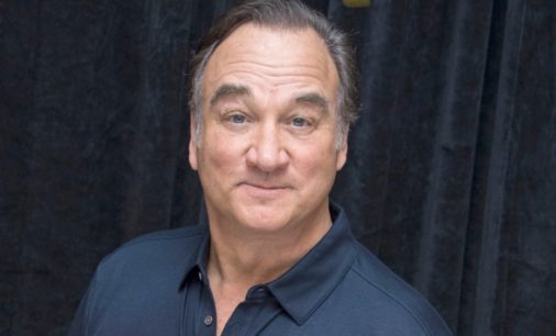 Jim Belushi hap lokal në Amerikë, i vendos emrin shqiptar (FOTO)