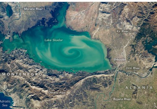 NASA vëren një vorbull të çuditshme në liqenin e Shkodrës