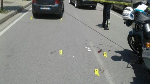 Kukës/ Makina përplas një 11-vjeçar, shoferi ikën nga vendi i ngjarjes! Fëmija niset drejt spitalit të Traumës në Tiranë