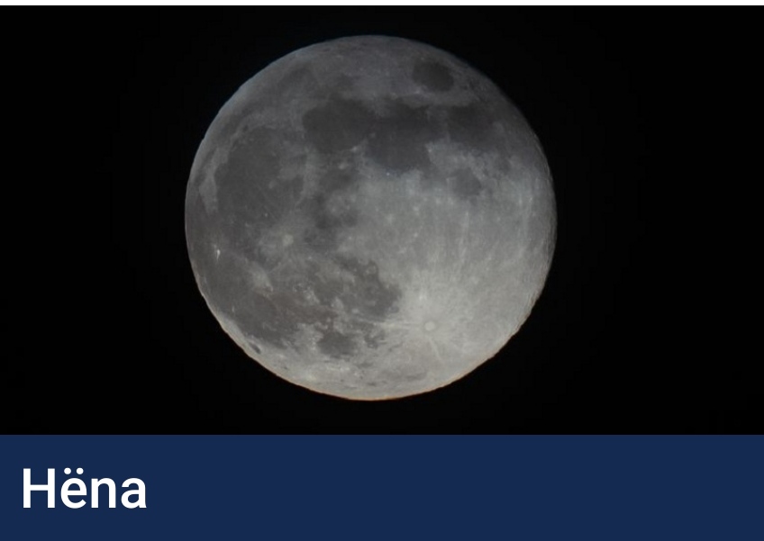 NASA: Ka ujë në Hënë