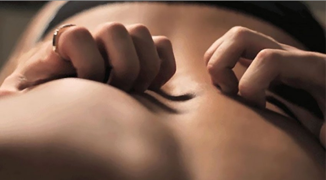 Histori e egër seksi +18: Drejtoresha më detyron t’i bëj … gjatë orarit të punës