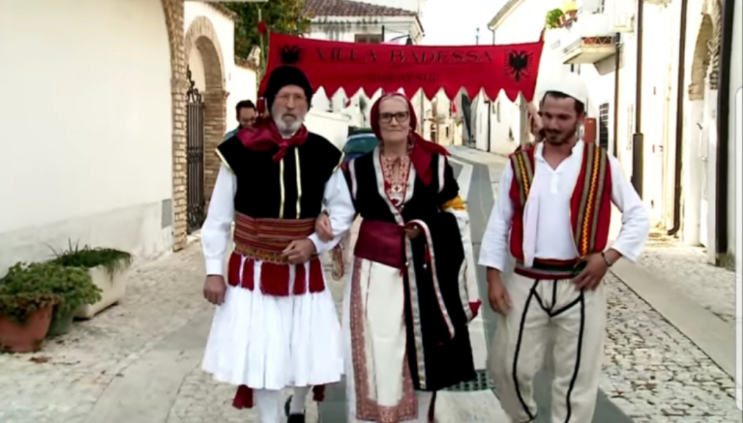 Himariotët e Italisë mbetën shqiptarë,ndërsa himariotët e Shqipërisë për 30 vjet u bënë grekë.