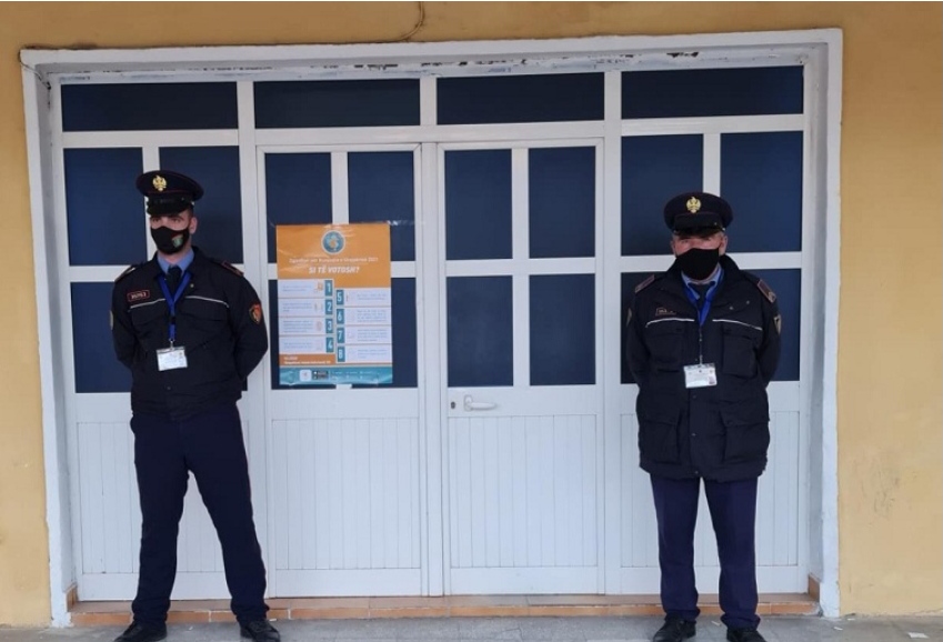 Mbyllja e procesit të votimit/ 32-vjeçari plagos me thikë policin në Fushë Arrëz