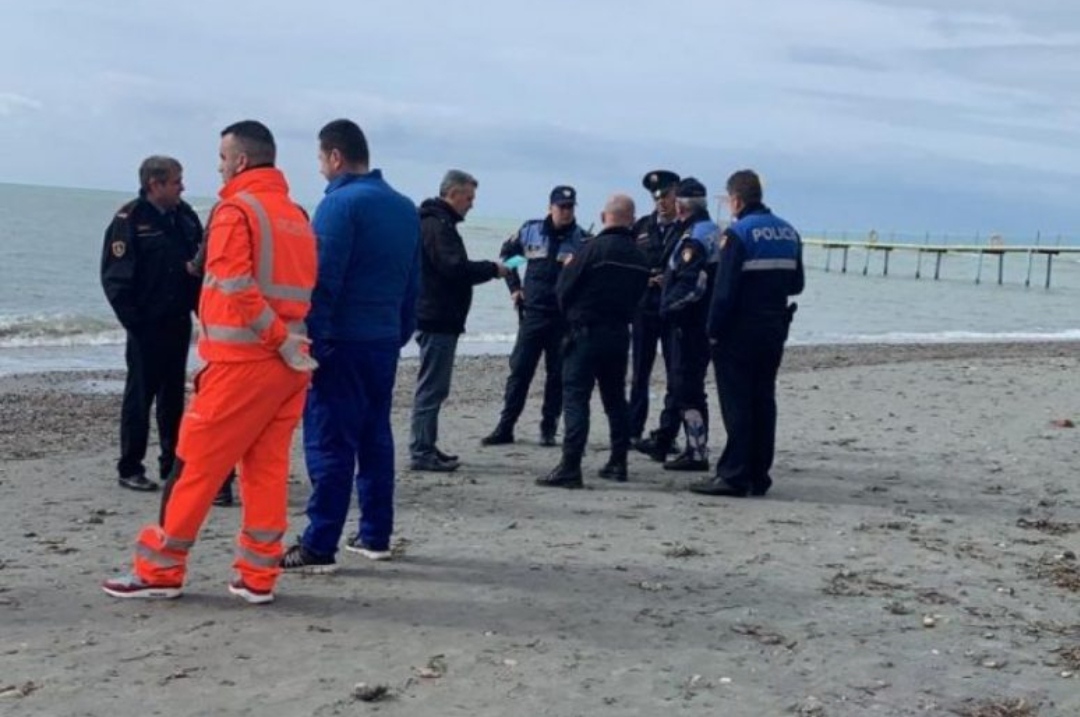 E rëndë në Durrës, gjendet i mbytur në det një burrë, detajet e para