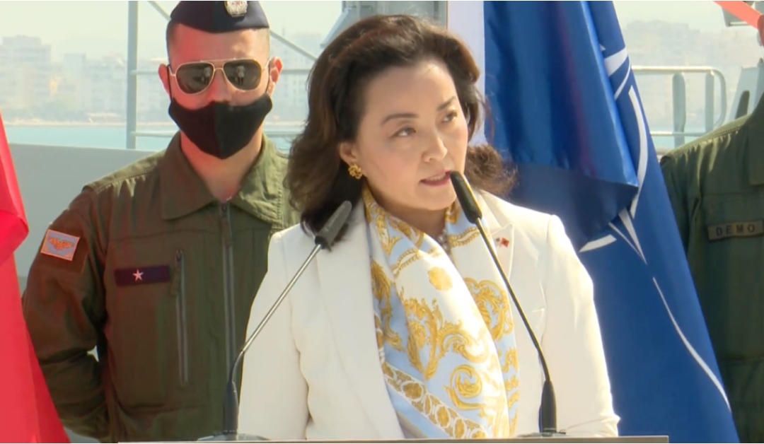 Ushtarët amerikanë mbërrijnë në Shqipëri, Yuri Kim i pret në Rinas