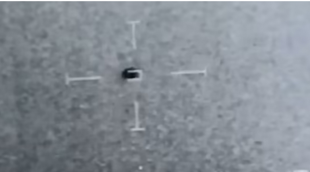 U përplas në ujë”: Pamje të Marinës që tregojnë një UFO që “zhduket” në ujërat e Kalifornisë