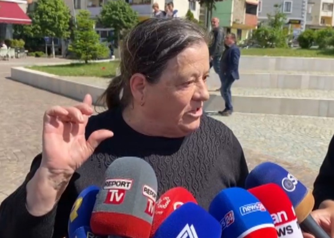 Banorja e fshatit ku ndodhi përdhunimi i të miturës: Abuzuesit të digjen në mes të fshatit