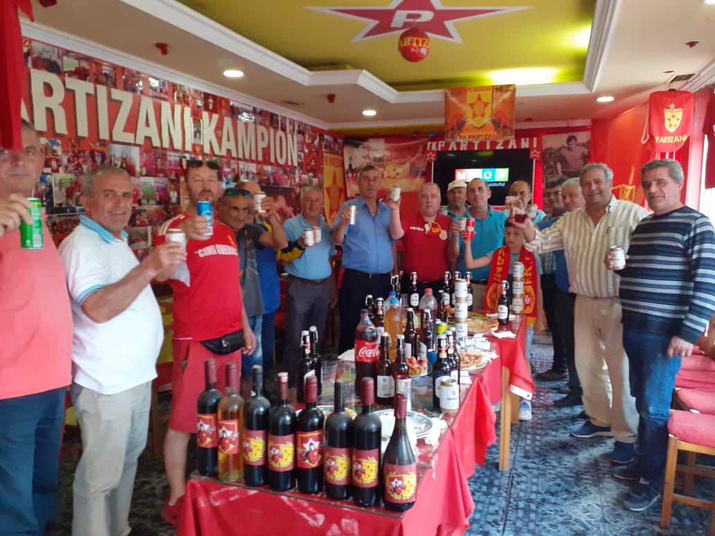 Me rastin marjes se kupes se evropees per sukseset e aritura ne qytetin e sarandes ILIR BARJAMI ka shtuar nje koktej festiv.