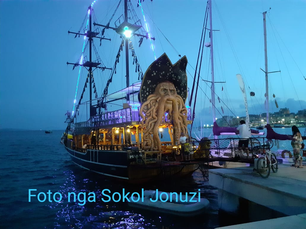 Lajmi fundit; IKONA E VARKES ESHTE PIRATI I KARAIBEVE