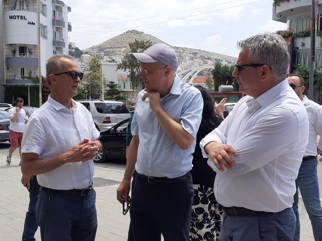 Lajmi Fundit; Ambasadori Gjerman ne Sarande. Ndiqni pamjet ekskluzive te fokusuara nga opratori yne ne Sarande SOKOL JONUZI.
