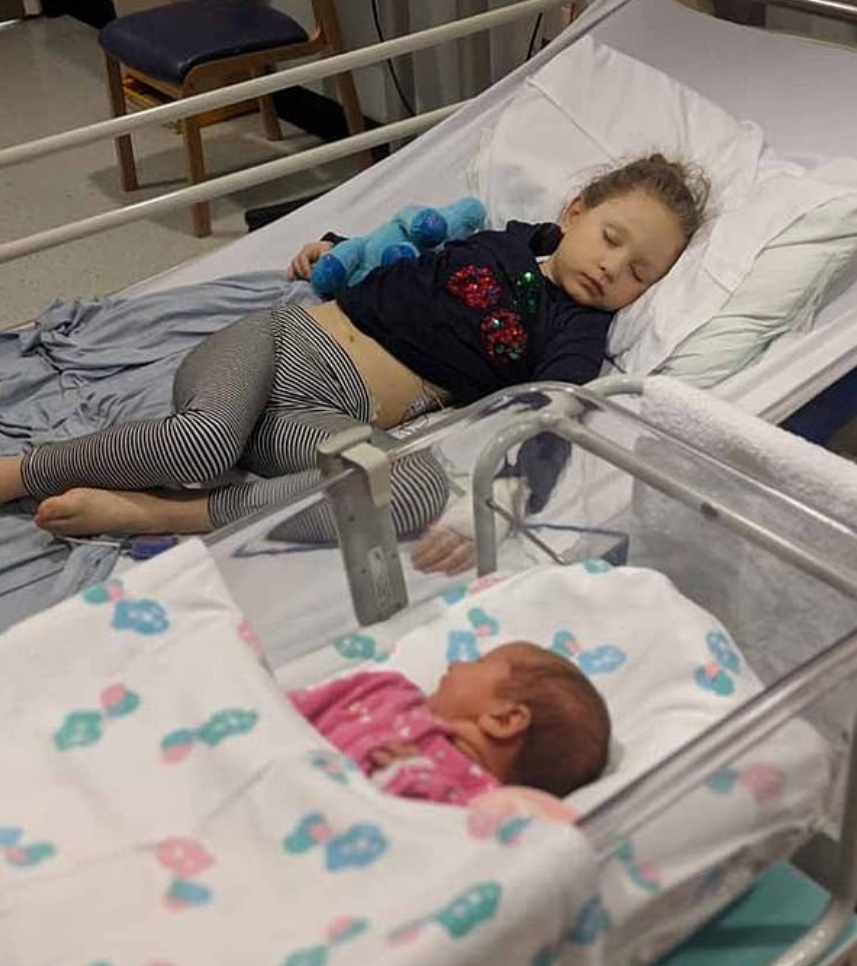 O Zot i madh se të dridhet shpirti/ Vajza 6 vjeçe jep shpirt nga sëmundja e ligë 5 ditë pasi lindi motra e saj, la amanet: Ma ruani!