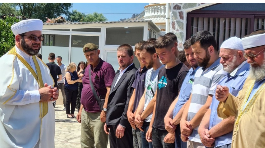 I jepet lamtumira Musaen Zenelit/ Myftiu i Shkodrës: Po shpëton nga statuset në FB të atyre që po e shkatërrojnë këtë vend e që sot “qajnë” për ty