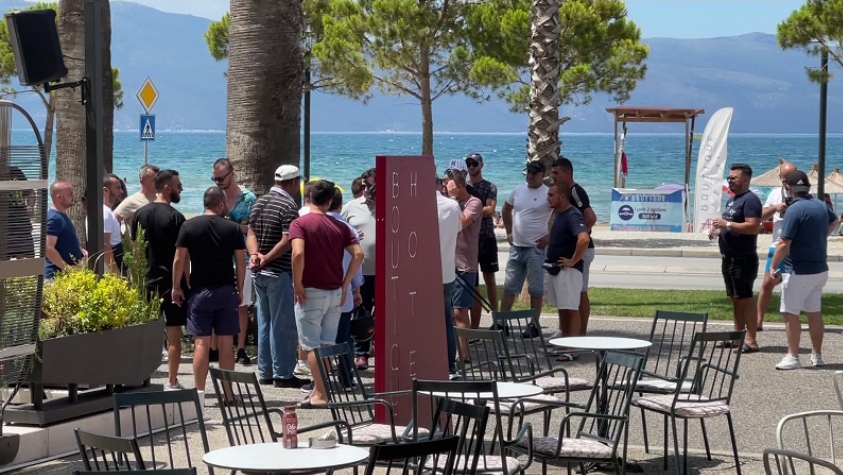 Vlorë, mbyllen baret e restorantet/ Protesta e bizneseve: Kundër sjelljes agresive të policisë dhe kufizimeve