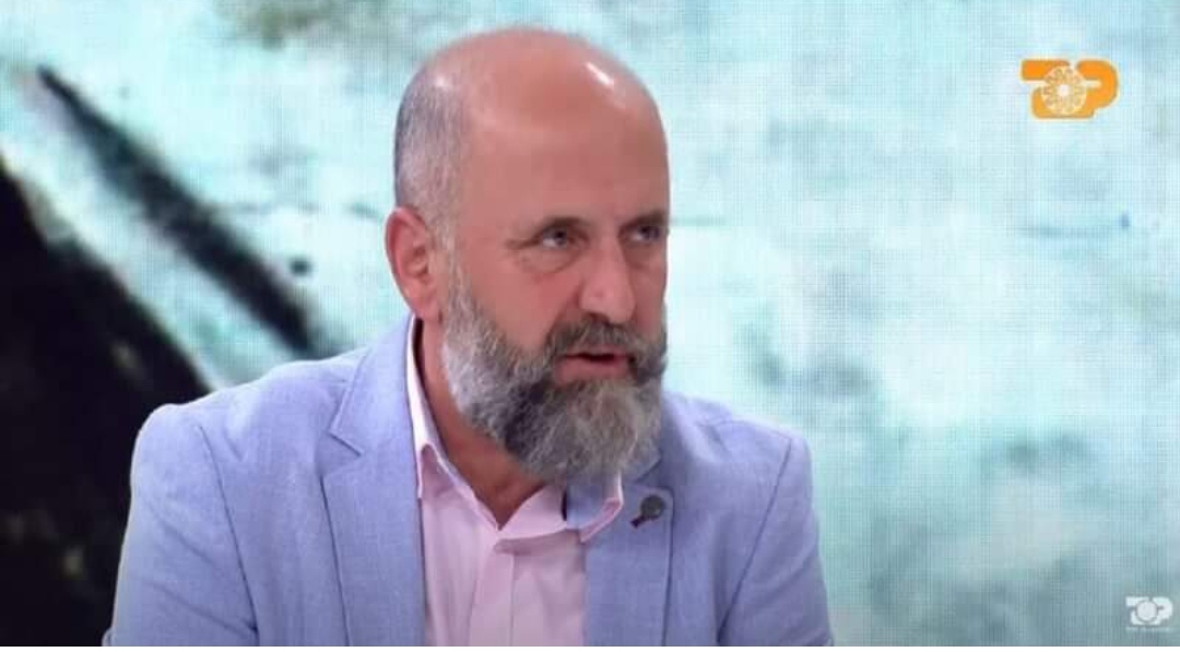 Alfred Cako jep parashikimin: Nuk e dini ju cfare do te ndodhe 30 ditet e ardhshme