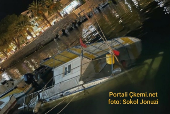 Portali Çkemi.net Sarande nga Sokol Jonuzi. Fundoset Varka ne vendin e Ankorimit te Limanit.