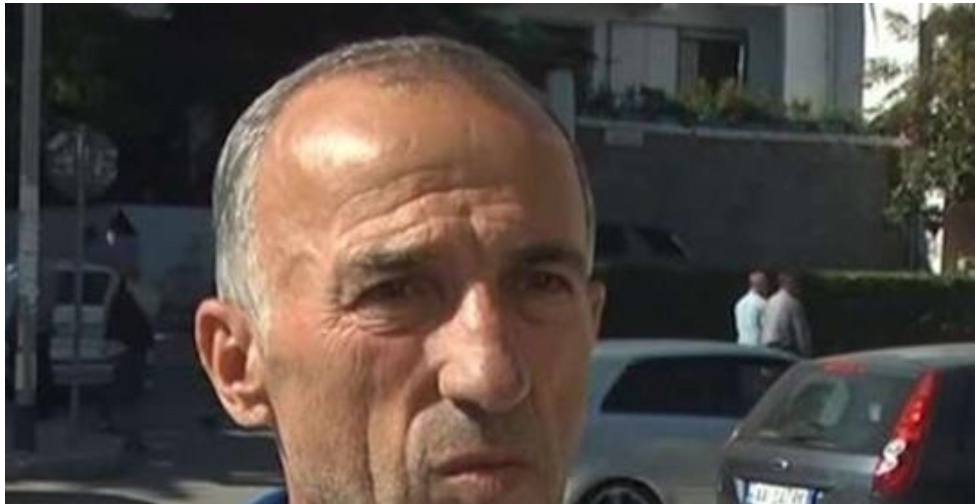 U martova me gruan e gabuar, ajo më rreh sa herë i bie derës! Kam