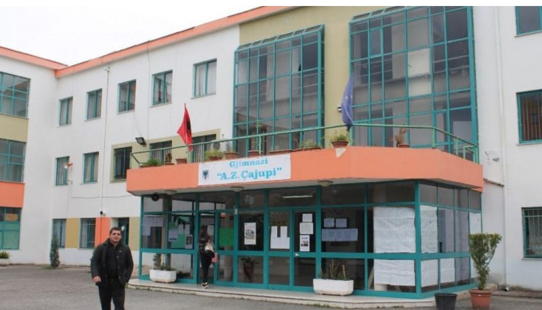Sherri tek “Çajupi”/ Shkarkohet drejtoresha e gjimnazit: Kishte dijeni për mosmarrëveshjet e mësueseve