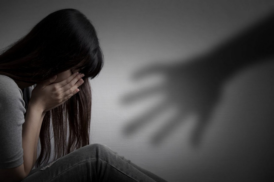 Tronditëse në Burrel, 27-vjeçarja i shet trupin motrës së mitur