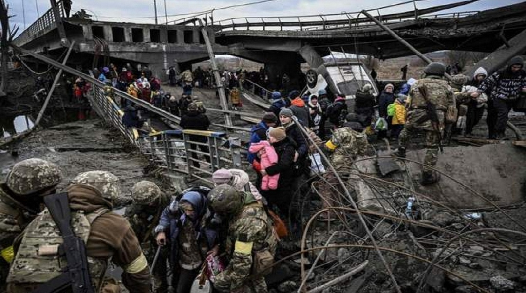 Trupat e pajetë të rusëve ‘mbushin’ rrugët e Kharkivit! Ukrainasit rimarrin Irpinit