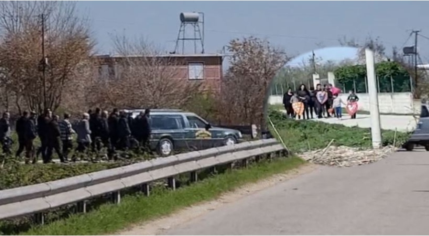 Nis ceremonia mortore e 30-vjeçares që u vra nga vjehrri, 3 fëmijët e përcjellin me buqeta me lule