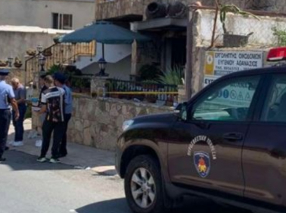Qipro/ Ishte i fiksuar pas ish-gruas, 59-vjeçari djeg me benzinë familjarët e saj