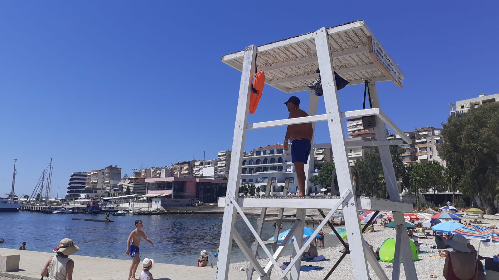 Sarande nga Sokol Jonuzi. Sezoni Turistik..  Rojet Bregdetare ne zonat Turistike.