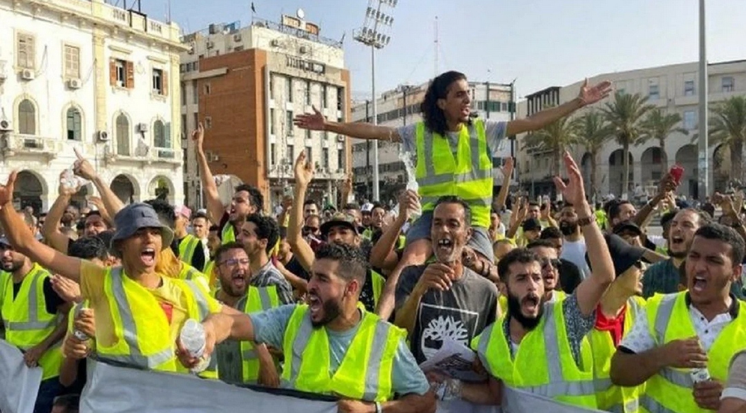 Mungesa e energjisë elektrike dhe rritja e çmimeve/ Protesta të dhunshme në Libi, i vihet flaka parlamentit