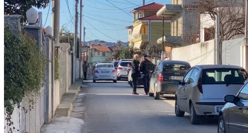 Masakroi me thikë nënën sepse ajo nuk i dha para, arrestohet ‘tapë’ i riu nga Patosi