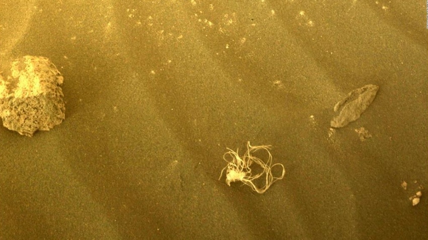 NASA fotografon objektin misterioz në sipërfaqen e planetit Mars