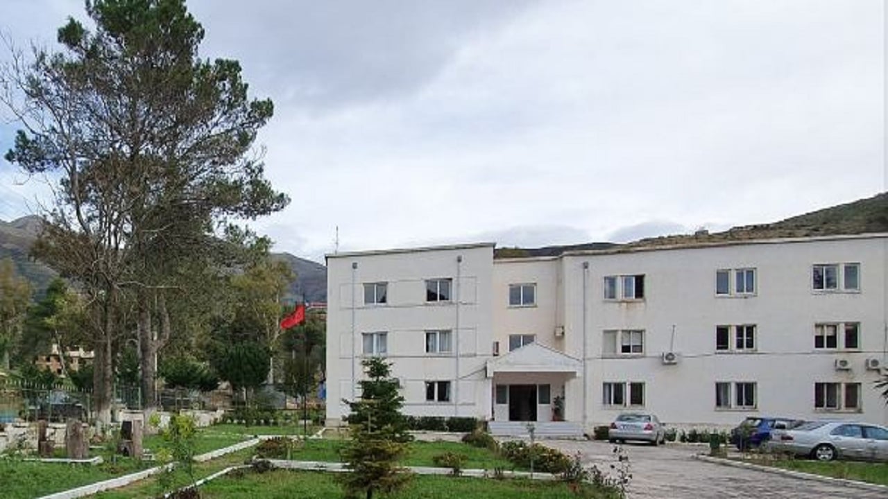 Top Channel Ti Raporton/ Qytetari nga Delvina: Bashkia nuk ka shpërndarë paratë për invalidët këtë muaj, lekët i përdor për darka festash