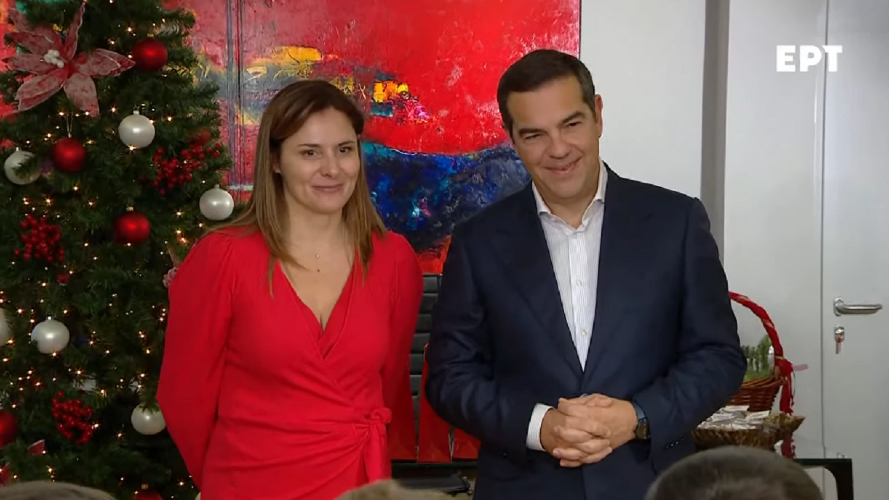 Tsipras pret në zyrë fëmijë të minoritetit grek në Shqipëri, tregon arsyen përse nuk pranoi ftesën e Ramës
