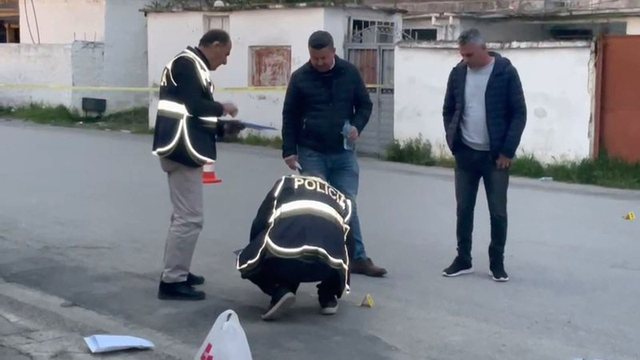 Vrasja e dyfishtë që tronditi Kavajën, njëri prej viktimave u godit në sy të fëmijës së mitur (DETAJE)