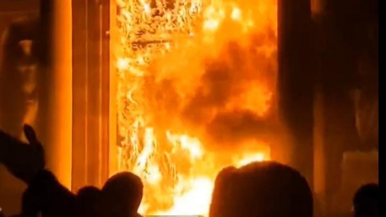 Protestat në Francë: Bashkia historike e Bordosë në flakë (Video)