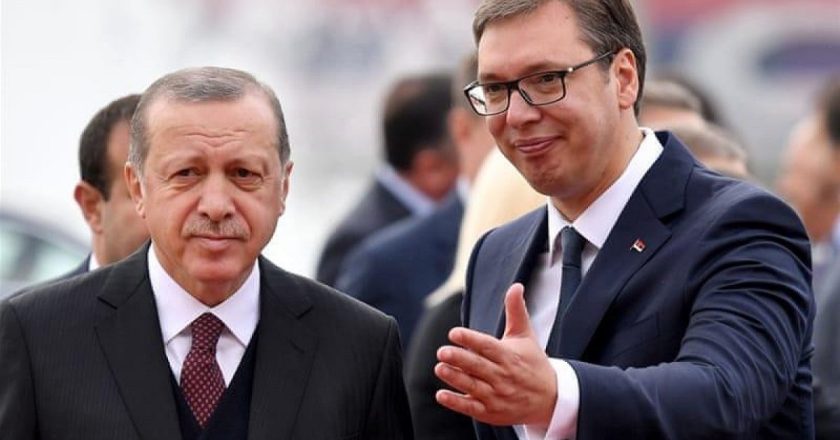 Vuçiç nis “manovrat” me Turqinë! I kërkon ndihmë Erdoganit për situatën në Veriun e Kosovës