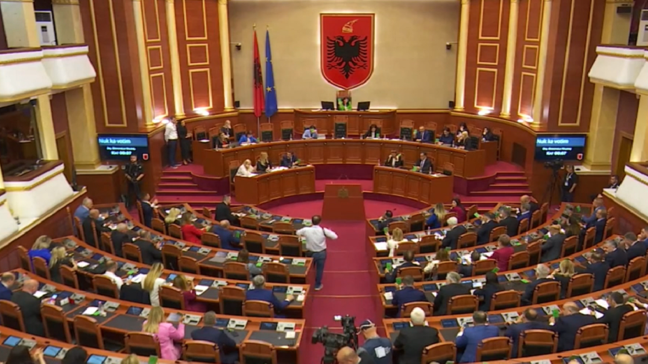 PS dhe PD, votuan bashkë pagat! Ligji u miratua me 95 vota pro dhe vetëm 3 kundër