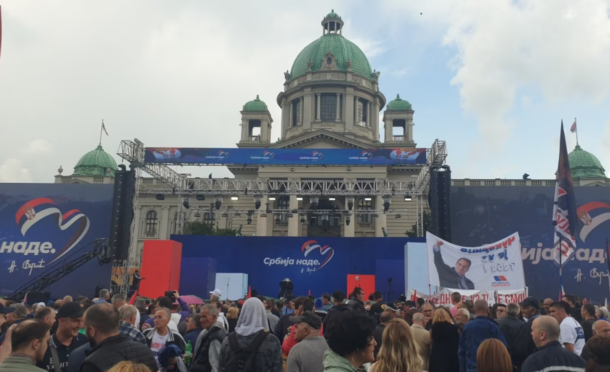 Protesta në qendër të Beogradit, Vuçiç fton liderët e opozitës në dialog