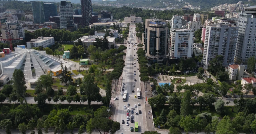 Shqipëria ka më pak burra/ Emigracioni dhe plakja, janë 98 burra për 100 gra