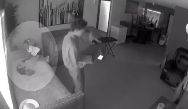 Serious/ the 23-year-old leaves the pistol on the sofa and watches the match, the 3-year-old takes it and shoots herself