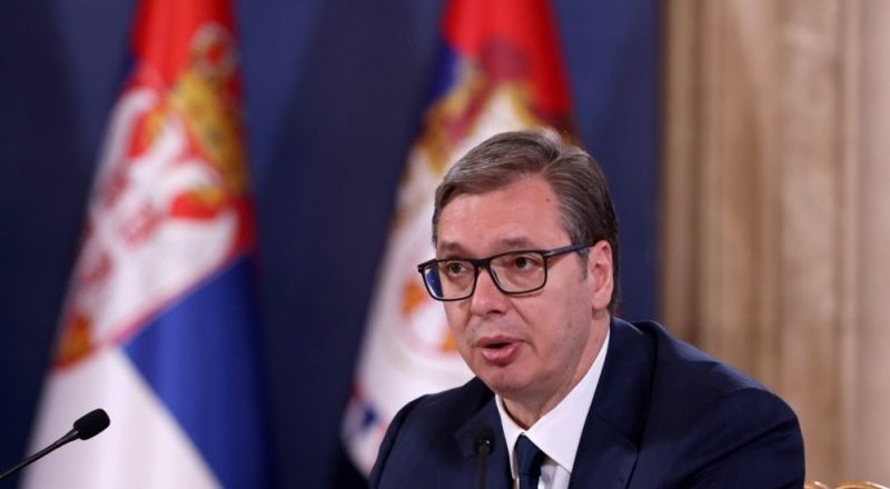 Vuçiç bën thirrje për luftë, mesazh mobilizues për serbët