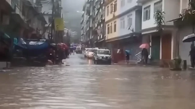 Floods in India, 100 dead and 82 missing