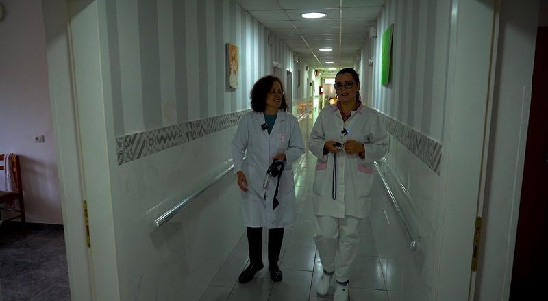 Trondit doktoresha e azilit: Ka fëmijë që u marrin pensionet, nuk u vijnë as në varrim