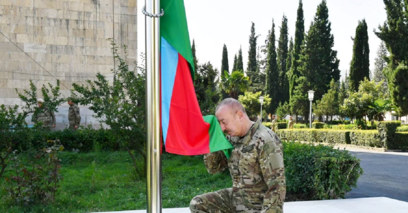 Presidenti i Azerbajxhanit ngre flamurin e azer mbi rajonin e Karabakut