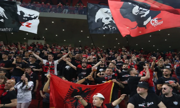 Kosova është Shqipëri – Air Albania kumbon nga Adem Jashari