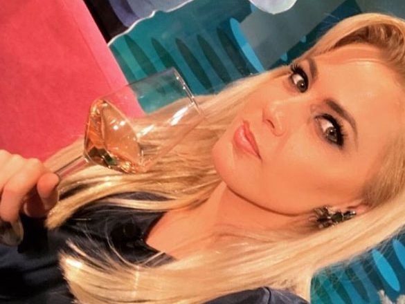 Zhvishet Olta Gixhari, aktorja pozon topless në dëborë (Foto)