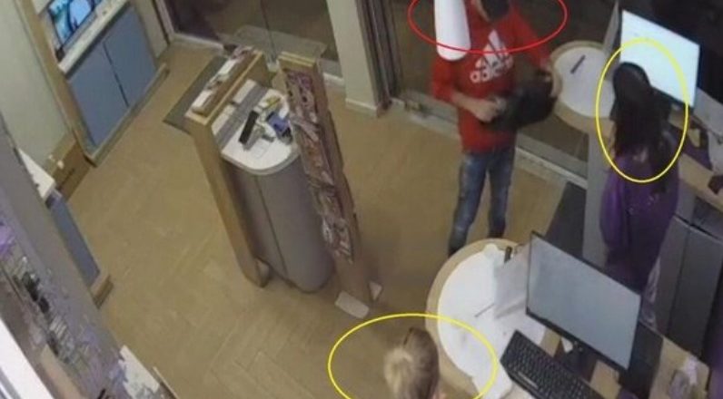 Paratë se më duhen për transplant mëlçie”, grabitësi shfaqet në një tjetër dyqan celularësh, shitësja reziston dhe e përze “duar bosh” (VIDEO)