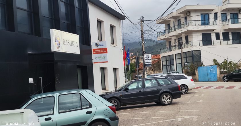 Me në fund edhe tek Bashkia Himarë u ngrit flamuri kombëtar 🇦🇱