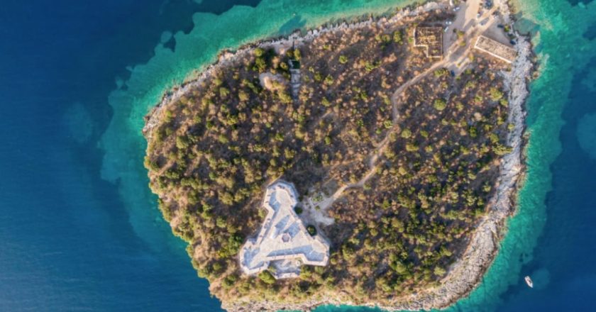 Media greke: Riviera Shqiptare, një parajsë e fshehur në Adriatik! Dua Lipa dhe Rita Ora ndihmuan në promovim