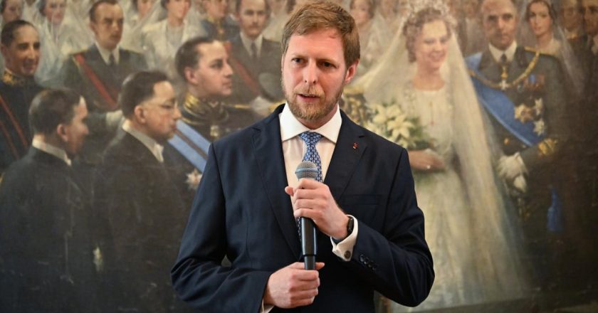 Pas zërave për divorc me Elian, Princ Leka publikon kartolinën e Krishtlindjes vetëm me…