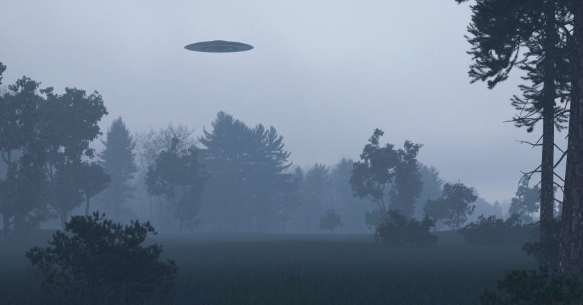 Gazetari dyshon se qeveria amerikane po fsheh njohuritë që ka për UFO-t: Alienët mund të kalojnë para syve tanë
