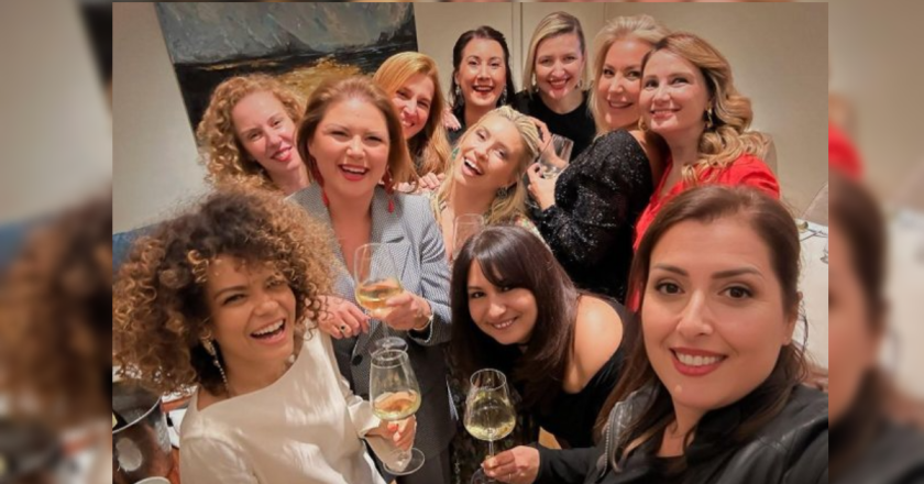 Del FOTO nga festave private, ministret e qeverisë dhe deputetja e PD-së ngrenë dolli bashkë